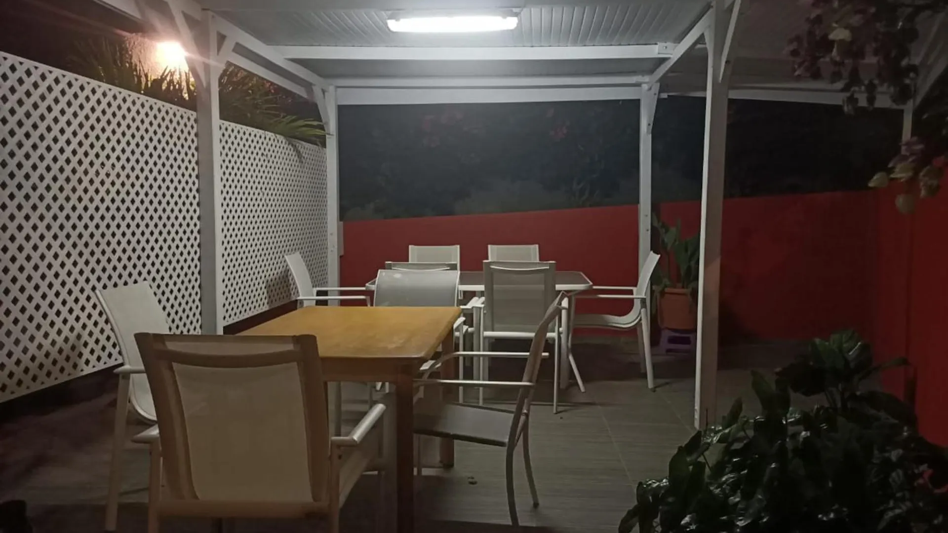 Appartement Spacieux A Sainte-Anne Avec Piscine Partagee.