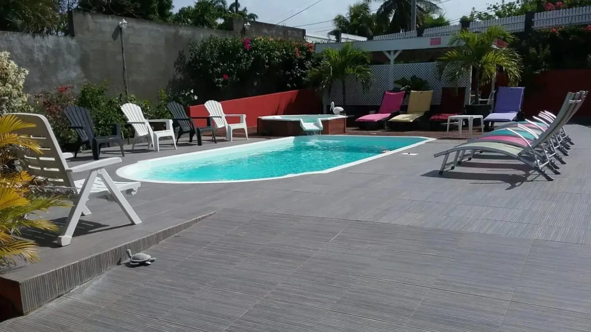Appartement Spacieux A Sainte-Anne Avec Piscine Partagee.