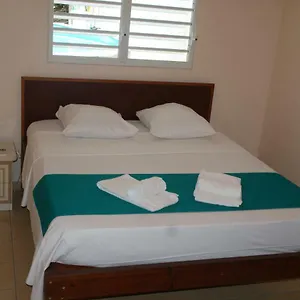 Cattanies Sainte-Anne (Grande-Terre)